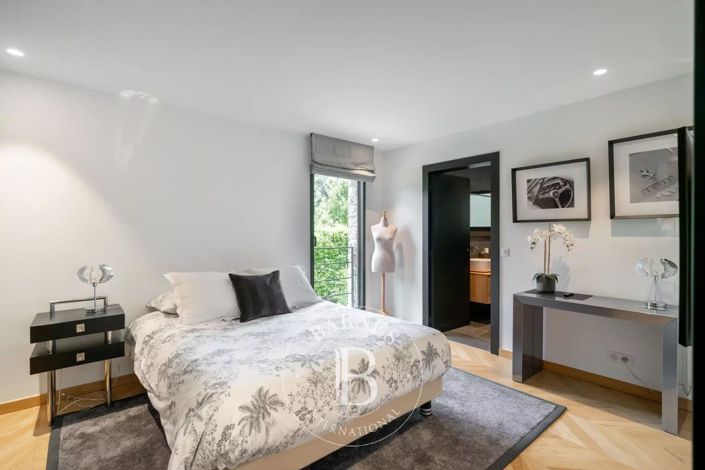 Image No.15-4 Bed House for sale