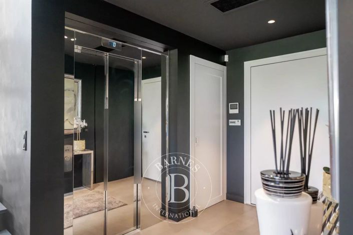 Image No.3-4 Bed House for sale