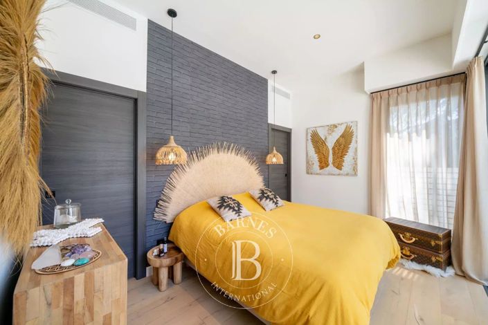 Image No.11-3 Bed House for sale