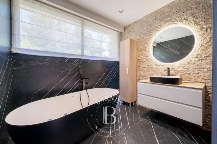 Image No.12-3 Bed House for sale