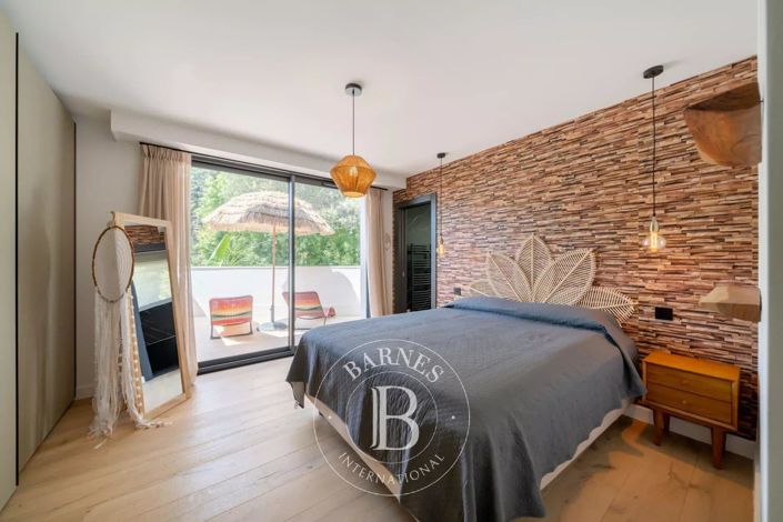 Image No.14-3 Bed House for sale