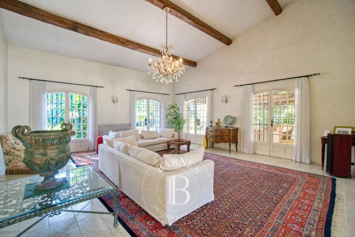 Image No.13-10 Bed House for sale