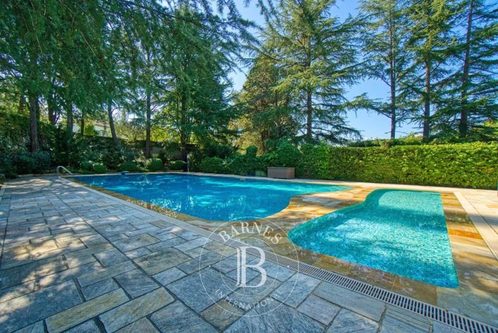 Image No.2-10 Bed House for sale