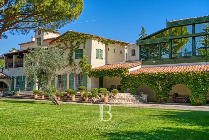 Image No.5-10 Bed House for sale