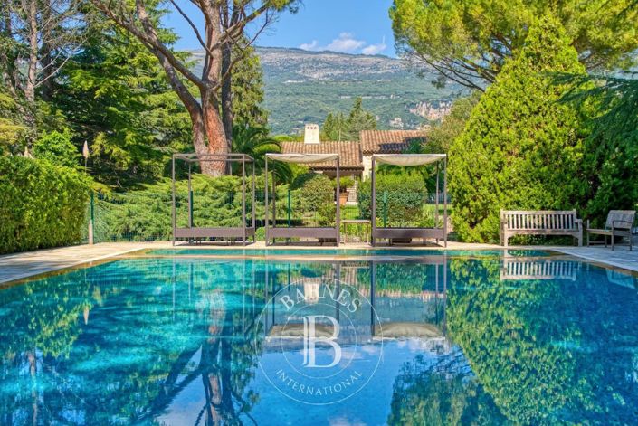 Image No.8-10 Bed House for sale