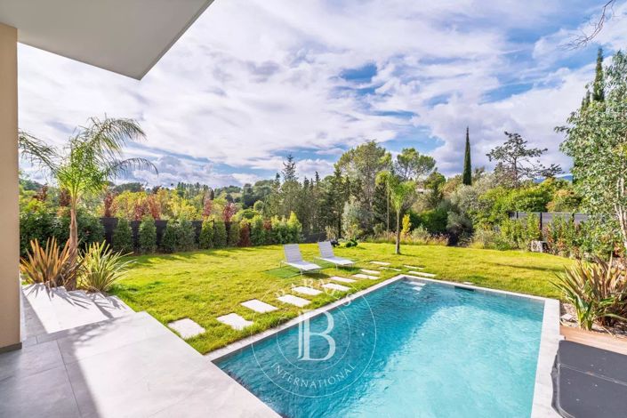 Image No.1-4 Bed House for sale