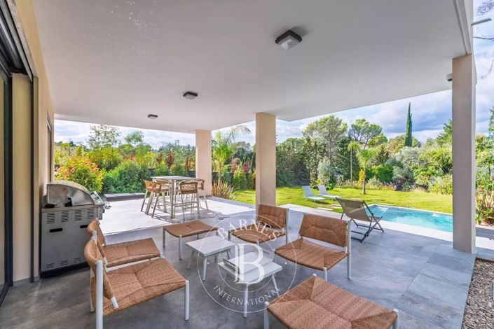 Image No.2-4 Bed House for sale