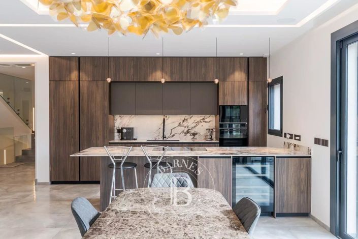 Image No.8-4 Bed House for sale