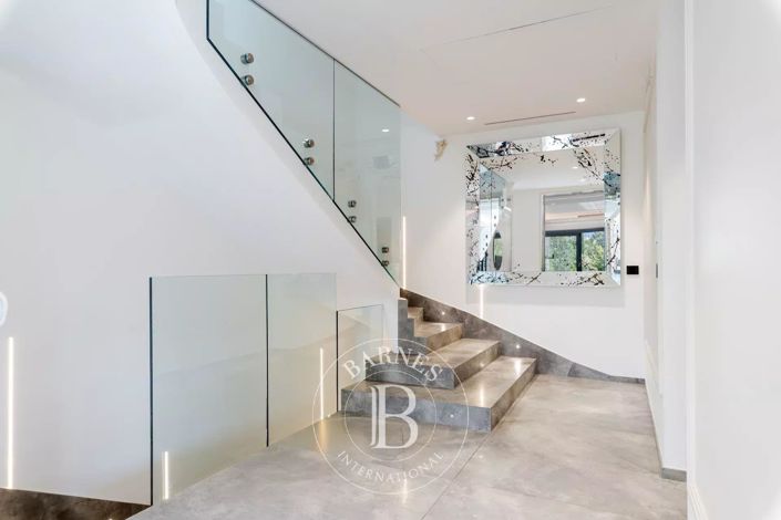 Image No.9-4 Bed House for sale