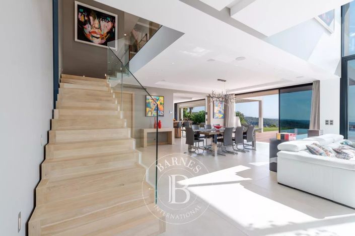 Image No.10-5 Bed House for sale