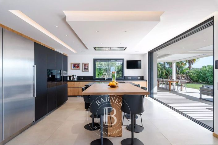 Image No.13-5 Bed House for sale