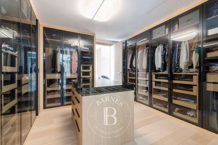 Image No.16-5 Bed House for sale