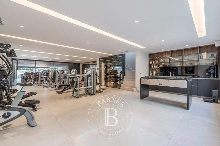 Image No.18-5 Bed House for sale