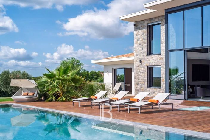 Image No.21-5 Bed House for sale