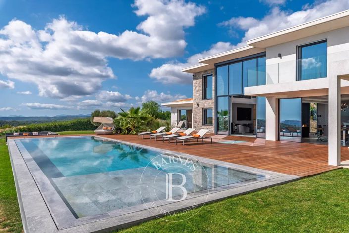 Image No.33-5 Bed House for sale