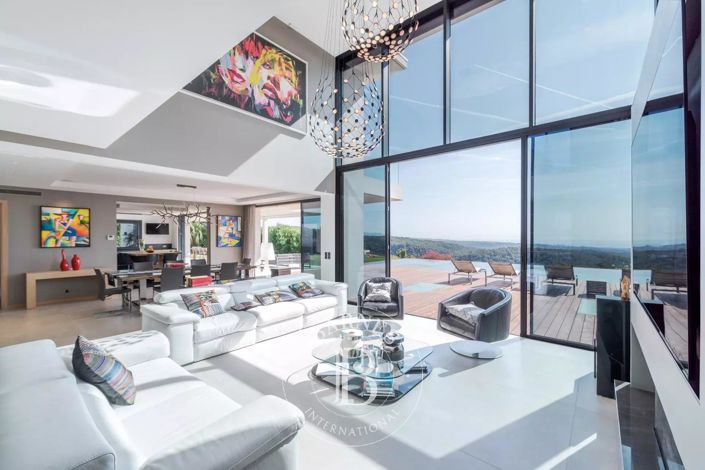 Image No.9-5 Bed House for sale