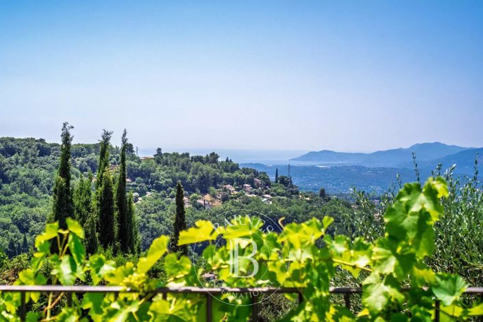 Image No.1-4 Bed House for sale