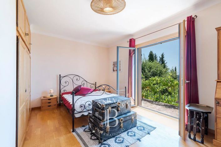 Image No.17-4 Bed House for sale