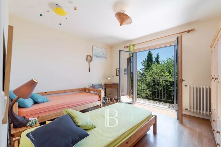 Image No.18-4 Bed House for sale