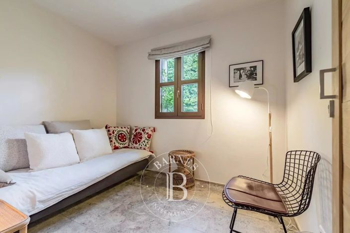 Image No.10-5 Bed House for sale