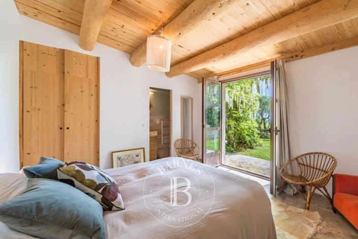 Image No.11-5 Bed House for sale