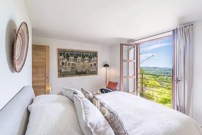 Image No.15-5 Bed House for sale