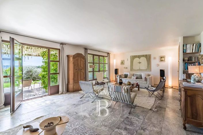 Image No.20-5 Bed House for sale