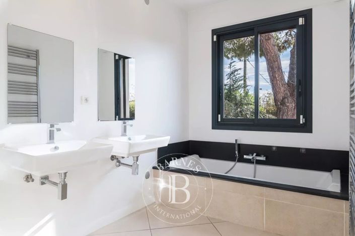 Image No.14-3 Bed House for sale