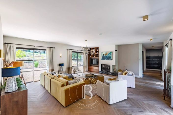 Image No.10-5 Bed House for sale