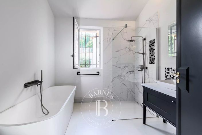 Image No.17-5 Bed House for sale