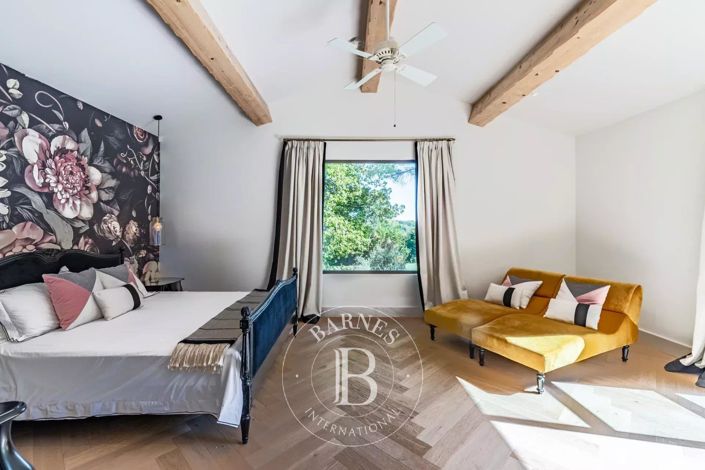 Image No.18-5 Bed House for sale