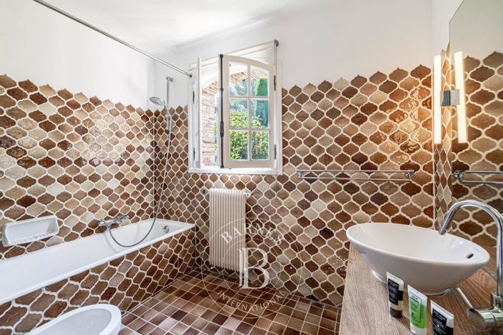 Image No.16-4 Bed House for sale