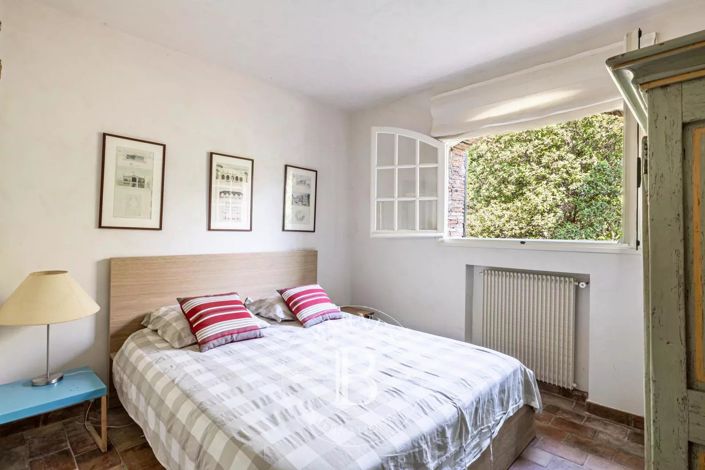 Image No.18-4 Bed House for sale