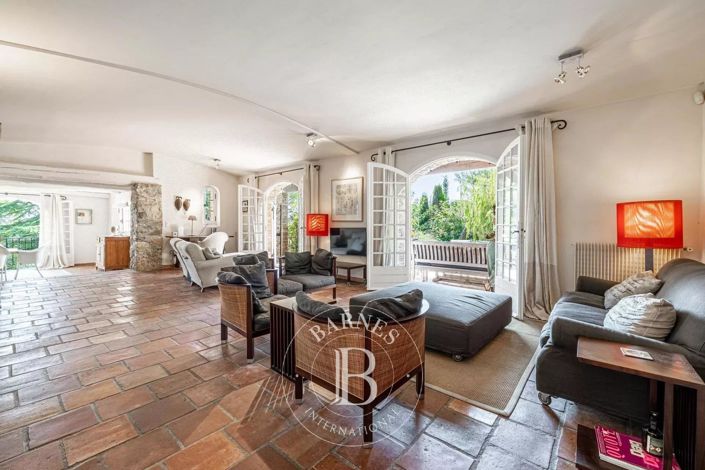 Image No.6-4 Bed House for sale