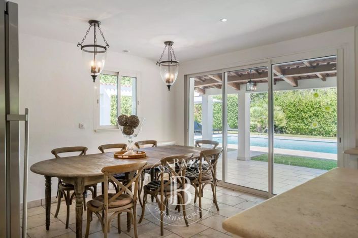 Image No.12-5 Bed House for sale