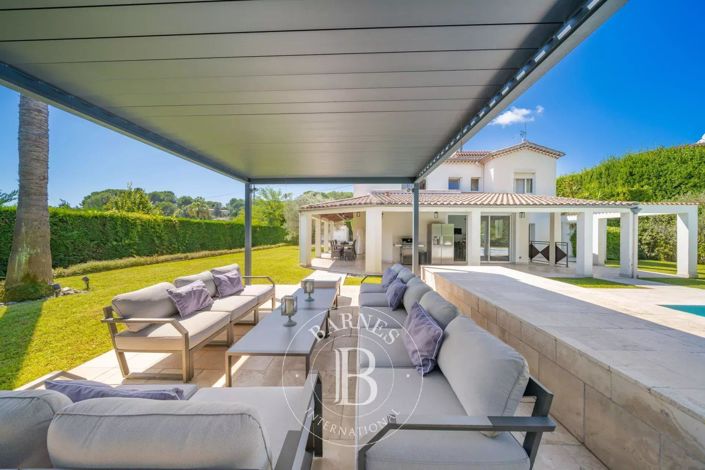 Image No.8-5 Bed House for sale