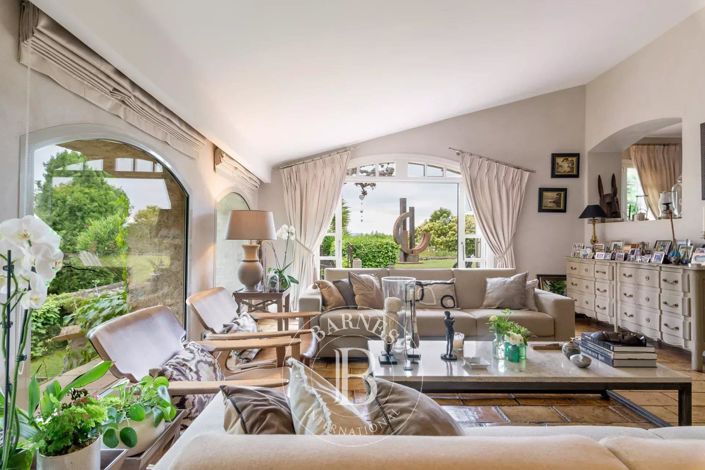 Image No.10-5 Bed House for sale