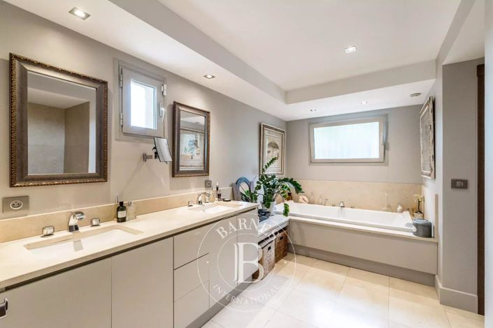 Image No.14-5 Bed House for sale