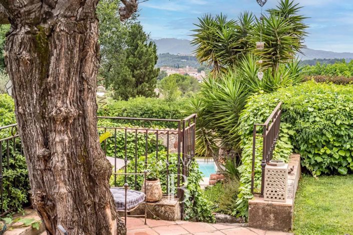 Image No.21-5 Bed House for sale