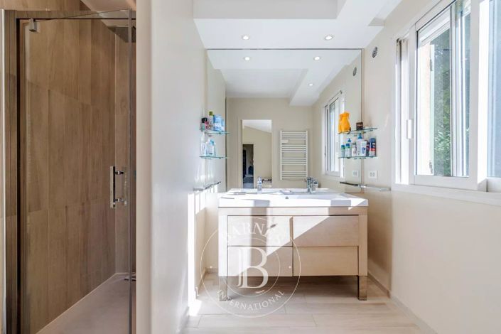 Image No.16-4 Bed House for sale