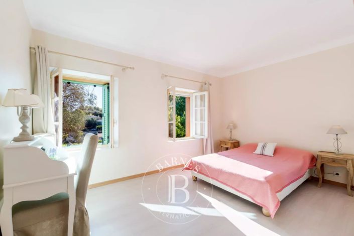 Image No.17-4 Bed House for sale