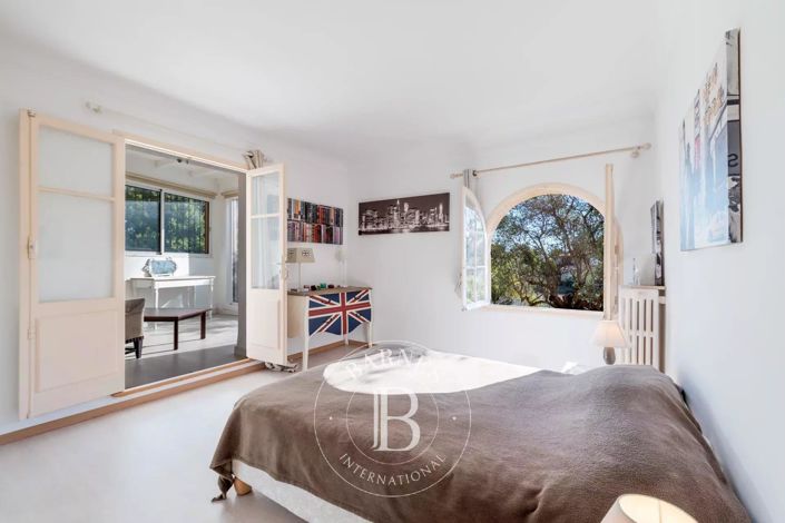 Image No.18-4 Bed House for sale