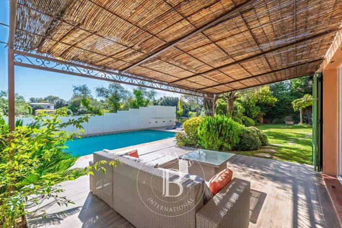 Image No.8-4 Bed House for sale