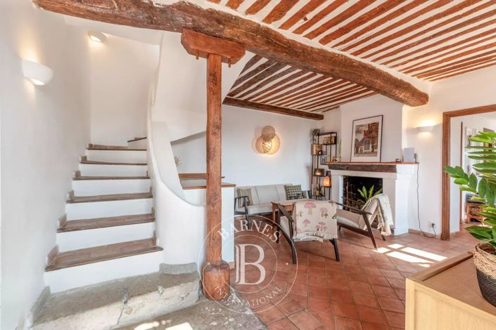 Image No.10-8 Bed House for sale