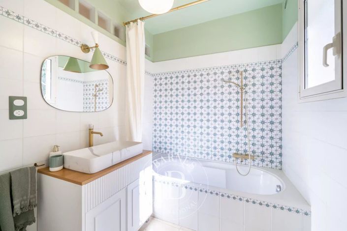 Image No.10-5 Bed House for sale