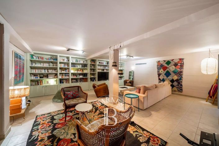 Image No.12-5 Bed House for sale