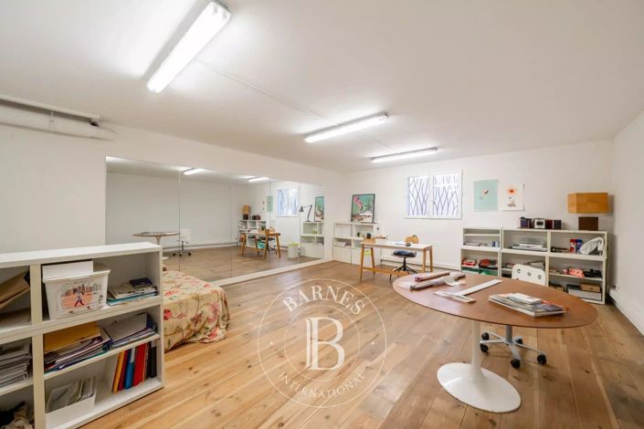 Image No.16-5 Bed House for sale