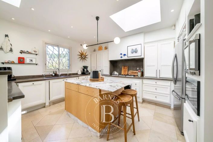 Image No.17-5 Bed House for sale