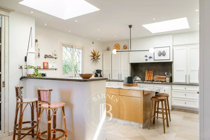 Image No.5-5 Bed House for sale