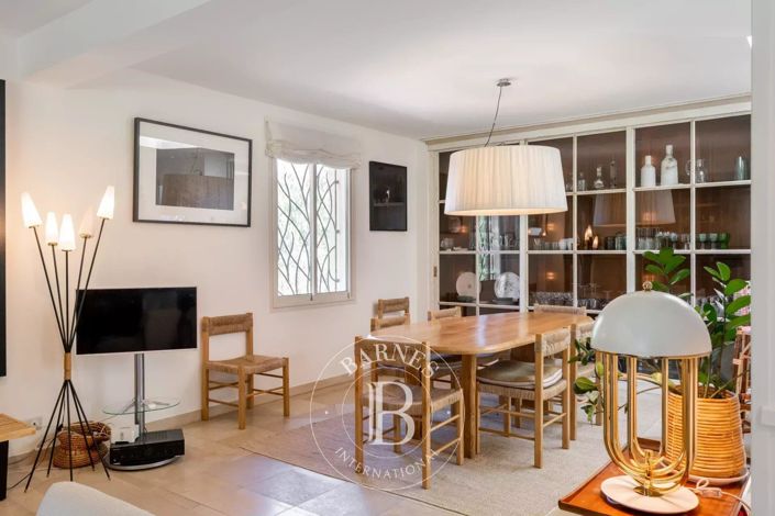 Image No.6-5 Bed House for sale